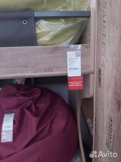 Двухъярусная детская кровать с лестницей комодом