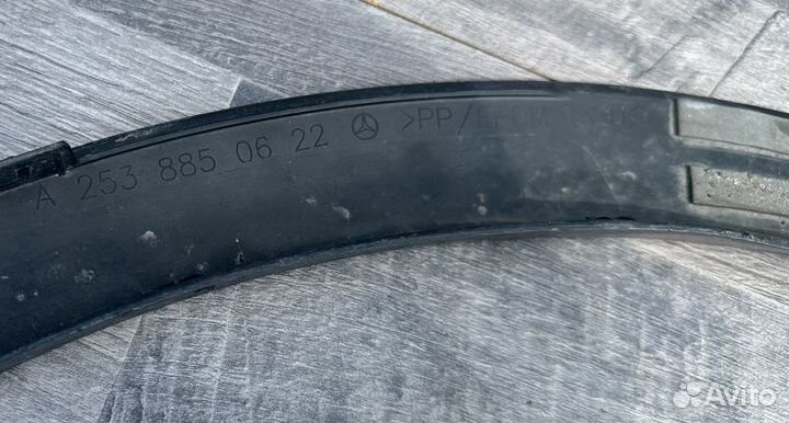 Mercedes glc накладка крыла передняя правая