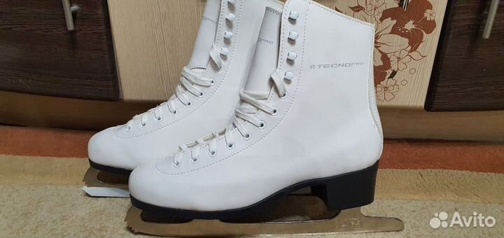 Утепленные фигурные коньки techno PRO р.43