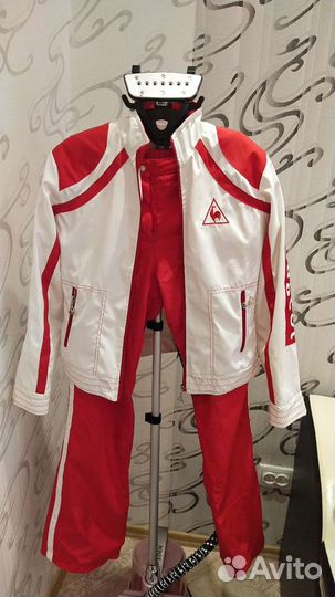 Спортивный костюм с вышитым логотипом peugeot