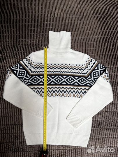 Пара свитеров