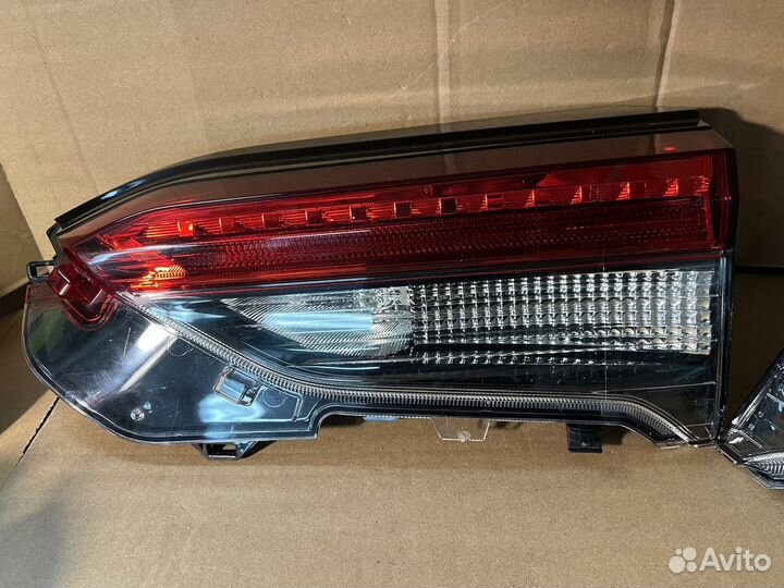 Фонарь задние в крышку багажника Toyota RAV4 xa 50