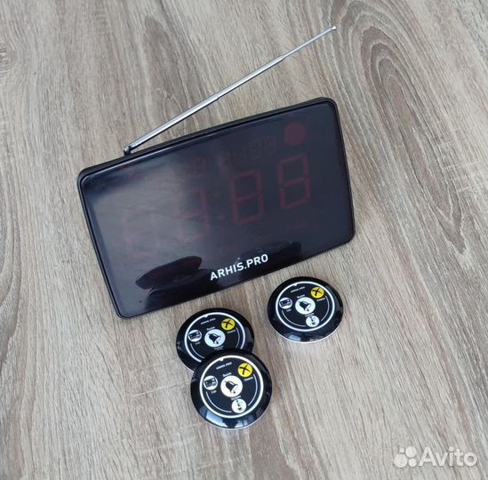 Табло вызова официанта руссифицировано и кнопки