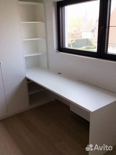 Рабочая зона со шкафом