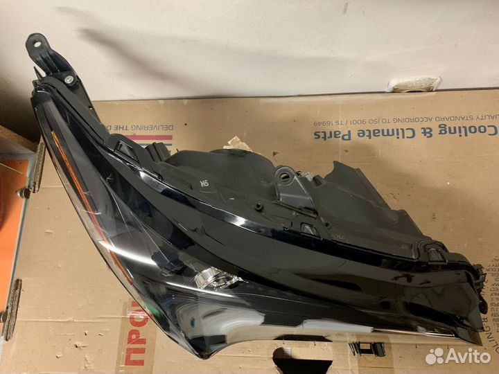 Lexus NX фара правая