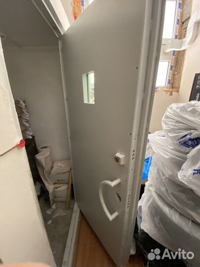 Дверь сейф банковская