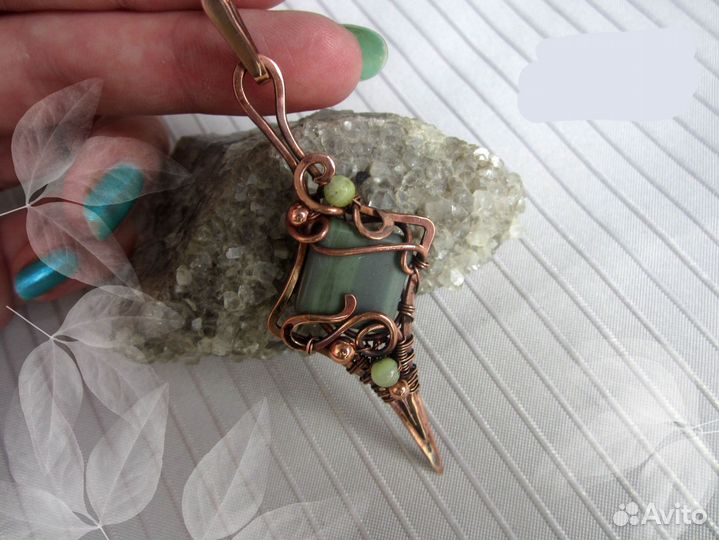 Кулон-стилет с зелёным мрамором