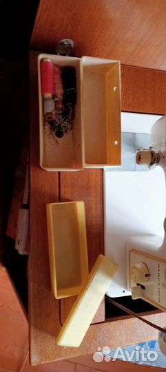 Швейная машинка чайка 142м