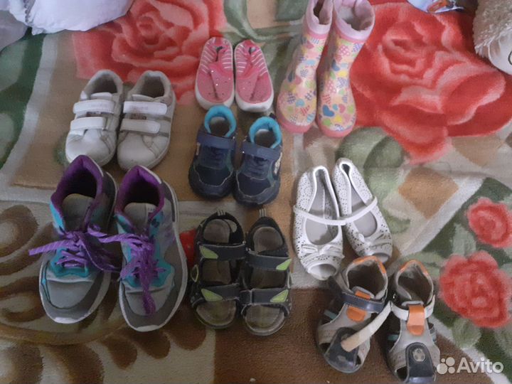 Детские шапки и обувь