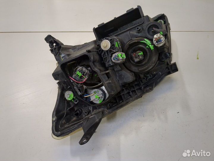 Фара (передняя) Toyota Avensis 2, 2004