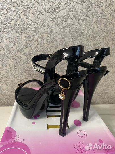 Туфли на каблуке