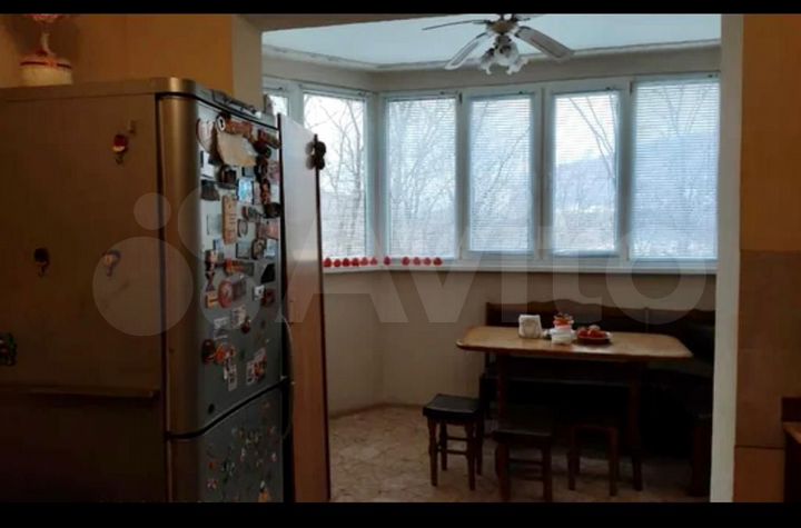 3-к. квартира, 100 м², 1/9 эт.