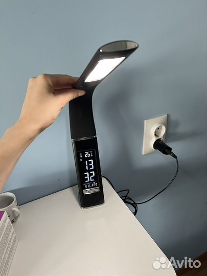 Настольная лампа с часами