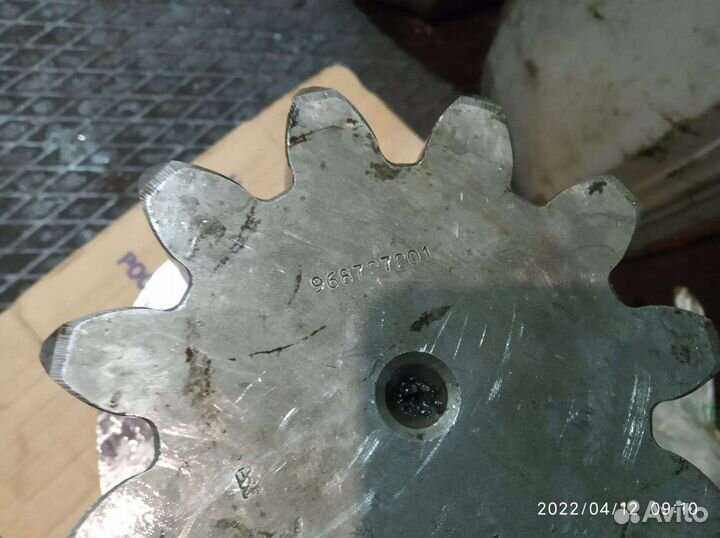 Вал liebherr 934 поворотный редуктор