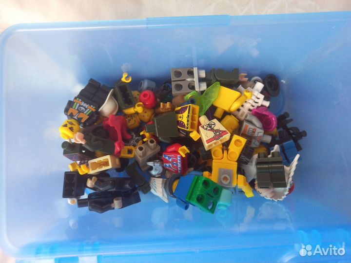 Коробка с lego