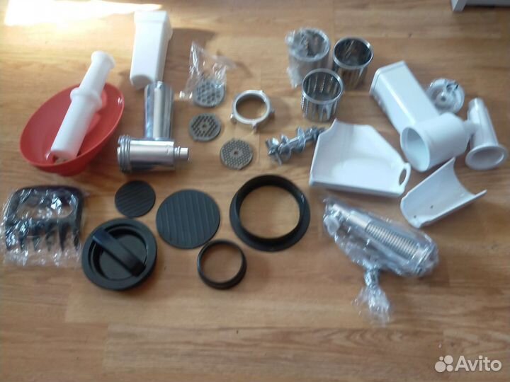 Электромясорубка с соковыжималкой новая в упаковке