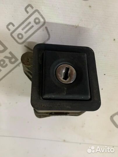 Кнопка открытия багажника Volkswagen Passat B3