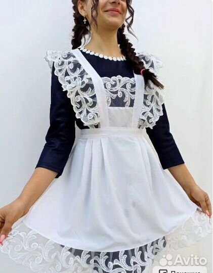 Школьный белый фартук на первое сентября