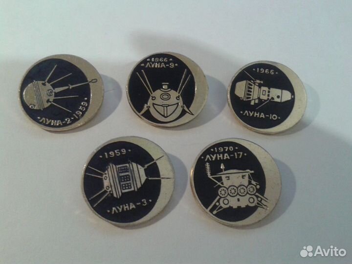 Значки. Космос. Спутники