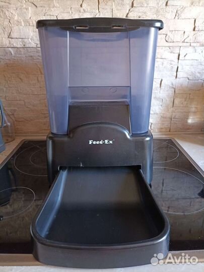 Автоматическая кормушка для кошек и собак