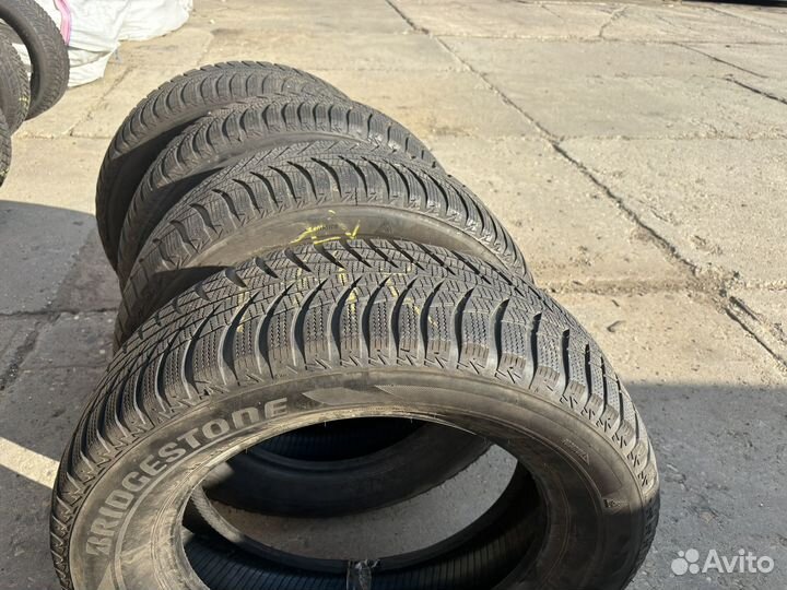 Bridgestone Blizzak LM-001 215/65 R17