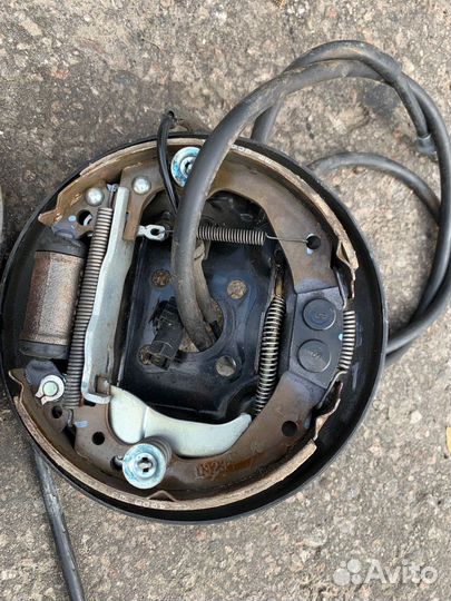 Механизм задних тормозных колодок Nissan Note E11