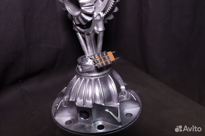 Рука терминатора Т-800