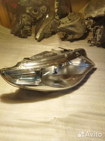 Фара правая Volkswagen Passat CC 09-12