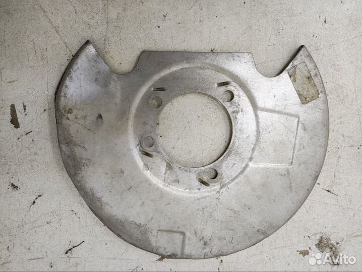 Щиток тормозного диска передний правый Cadillac