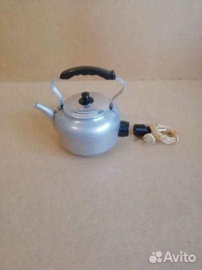 Электрический чайник времен СССР