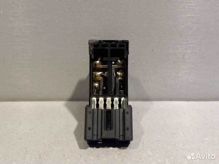 Блок управления стеклоподъемниками задний правый