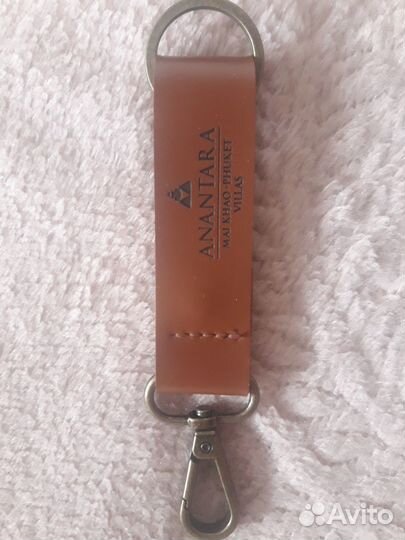 Фирменный кожаный брелок