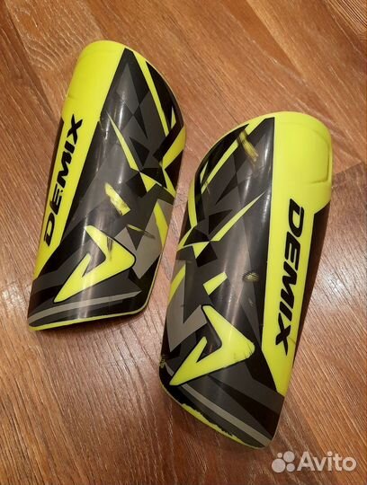 Футбольные щитки