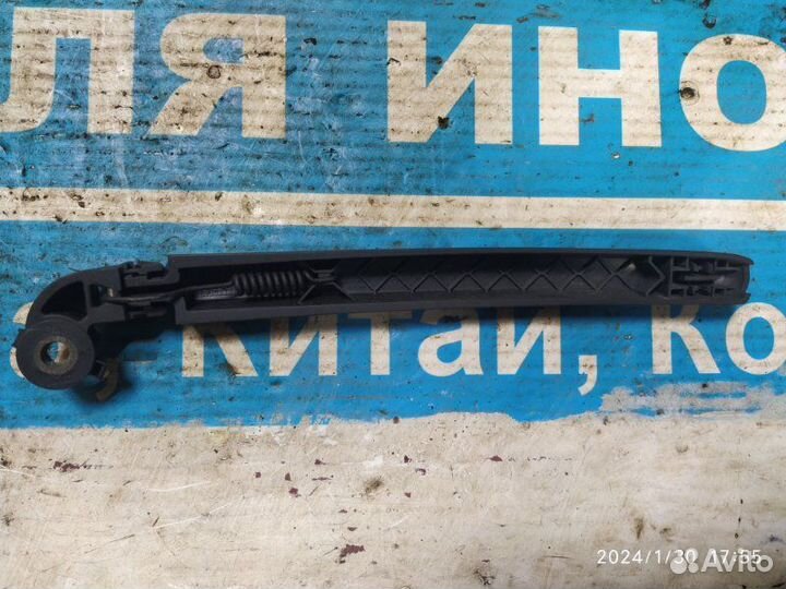 Поводок стеклоочистителя зад. VW Touareg 7P 10-18