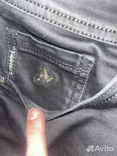 Джинсы armani