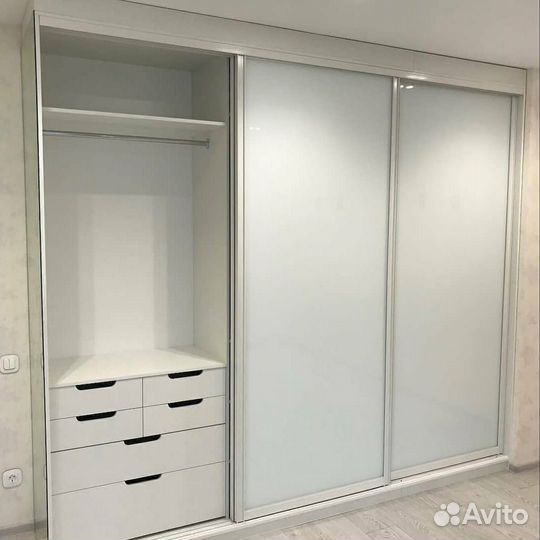 Распашной шкаф