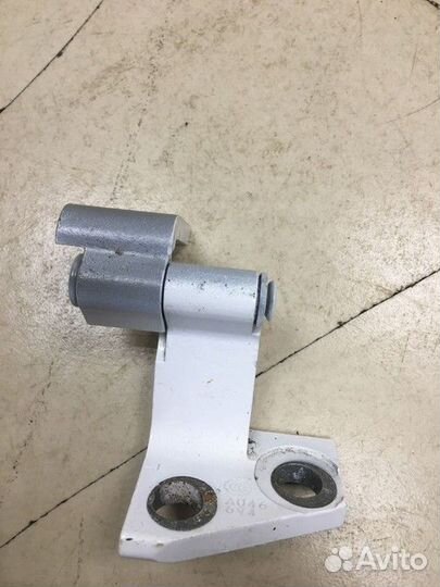 Петля двери передняя левая нижняя Lexus RX