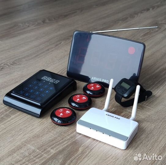 Кнопка вызова официанта, персонала с часами