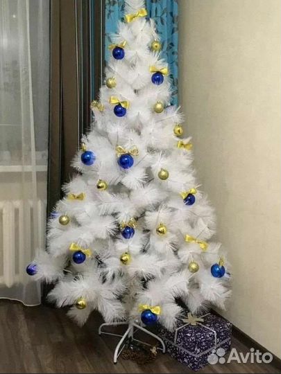 Елка искусственная зелёная и белая