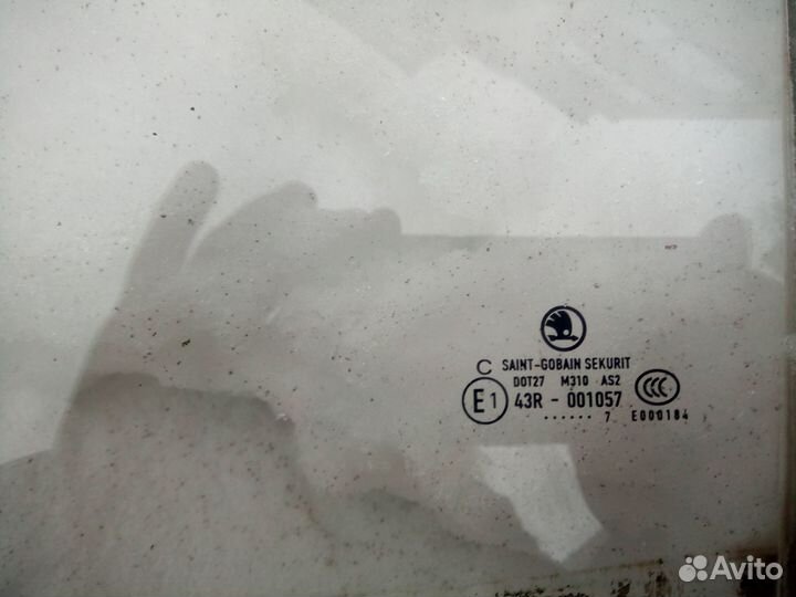Стекло задней левой двери skoda fabia ii