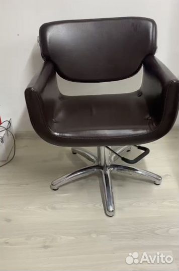 Маникюрный стол