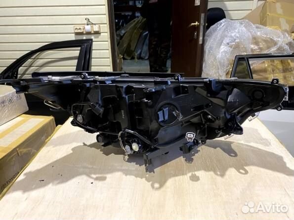 Фара передняя правая Тойота Рав 4 XA 50