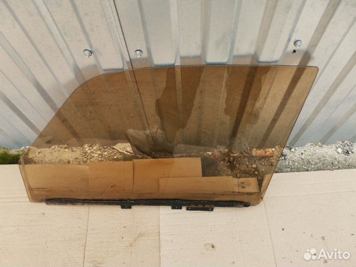 Стекло двери переднее правое Газ 3110 1999