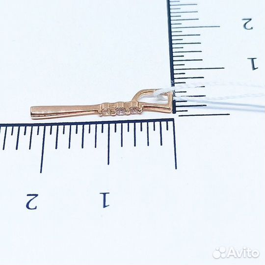 Золотая подвеска с камнем