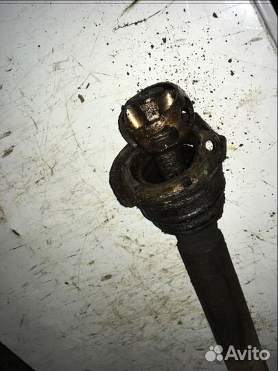 Полуось правая Volkswagen Golf 3