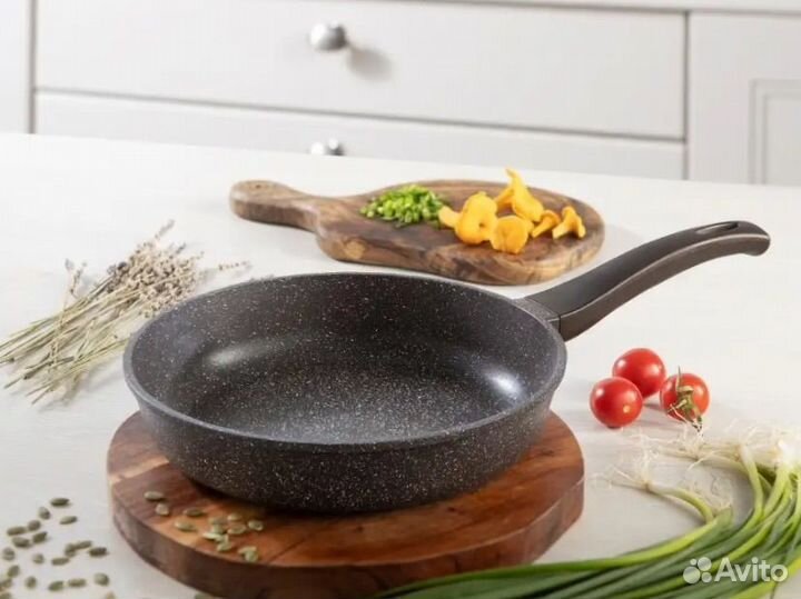 Сковорода 28 см глубока