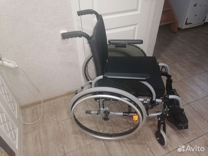 Кресло-коляска для инвалидов