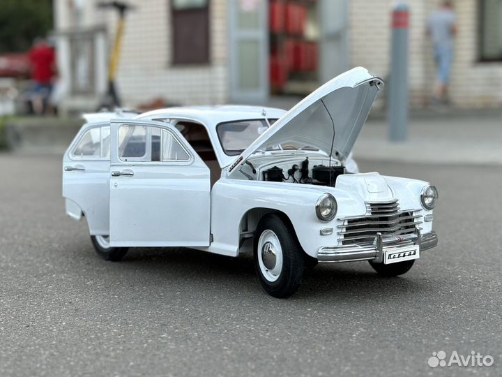 Модель автомобиля 1:8 Газ М20 Победа