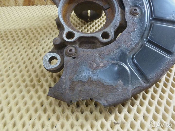 Кулак поворотный передний левый VW Scirocco 2008-2017 (1K0407255AA)