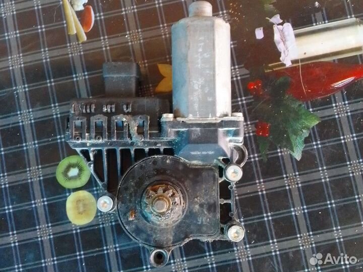 Мотор стеклоподъемника левый перед опель астра h